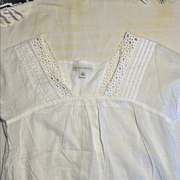 Banana Republic White Cotton Eyelet V-Neck Peasant Top size XS 100% cotton - Picture 3 of 7